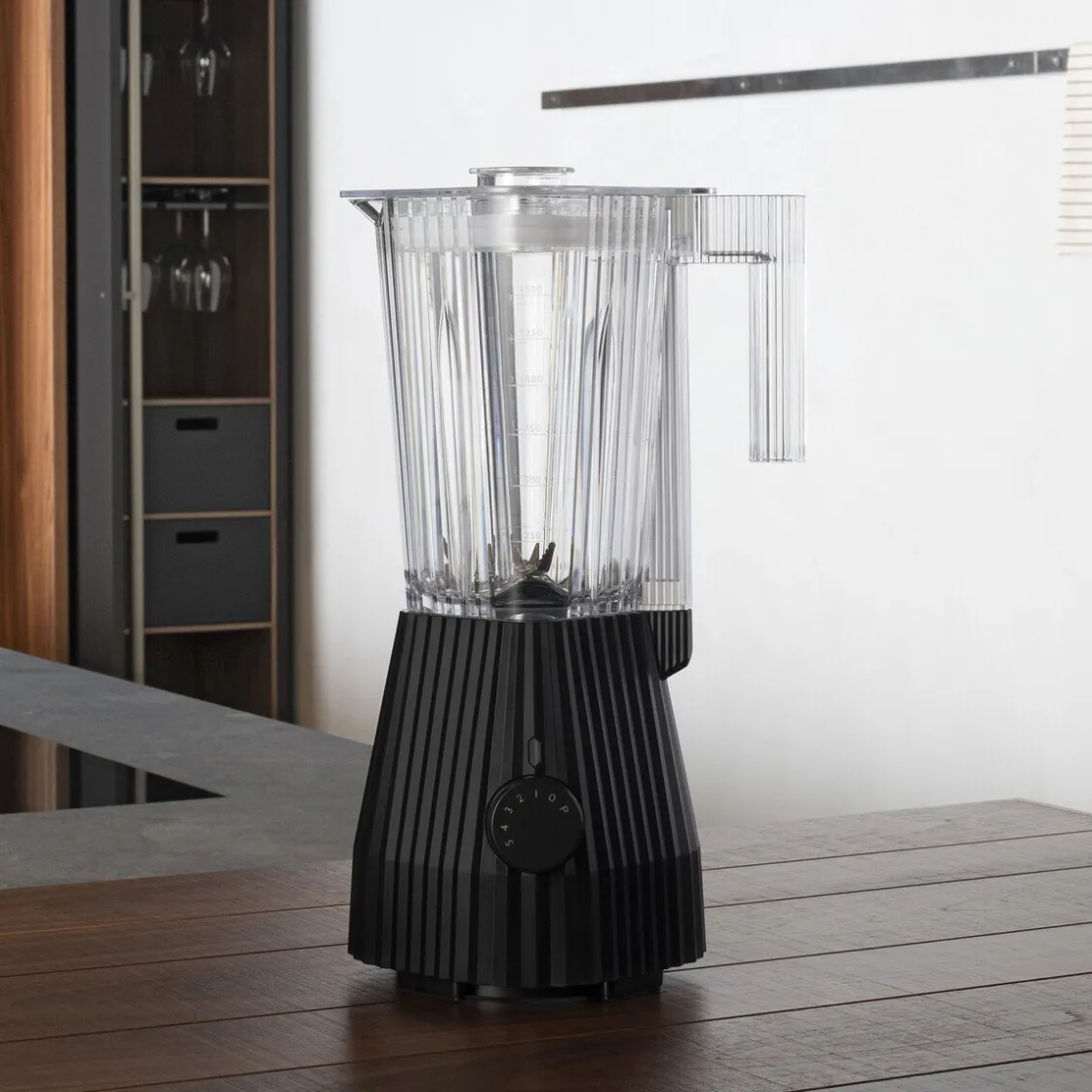 Kochwelt Entdecken<Alessi Mixer 1,5 l Plissé schwarz