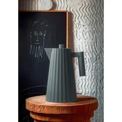 Kochwelt Entdecken<Alessi Wasserkocher 1,7 l 2400 W Plissé grau