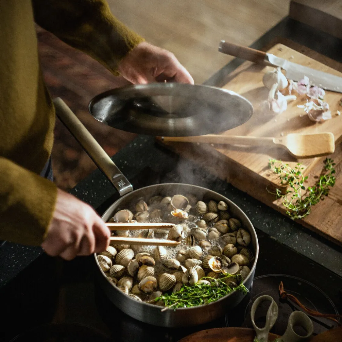 Fiskars Sautierpfanne mit Deckel 26 cm Norden Steel