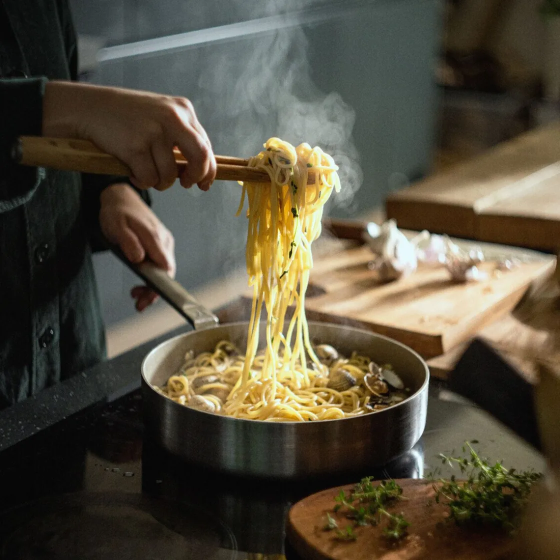 Fiskars Sautierpfanne mit Deckel 26 cm Norden Steel