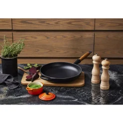Weihnachten|Kochwelt Entdecken<Le Creuset Bratpfanne 28 cm m. Holzgriff Signature schwarz