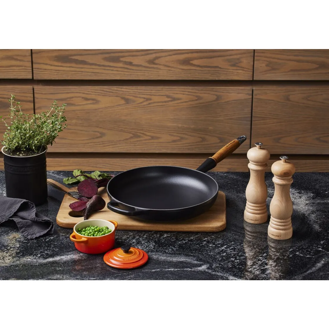 Le Creuset Bratpfanne 28 cm m. Holzgriff Signature schwarz