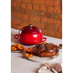 Brotbacken<Le Creuset Brot Bräter 24 cm Signature kirschrot