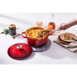 Bräter<Le Creuset Bräter mit Deckel 28 cm Signature kirschrot