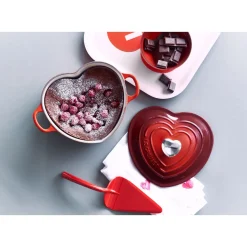 Bräter<Le Creuset Gourmet-Profitopf Herz mit Deckel 20 cm Heart Collection Kirschrot