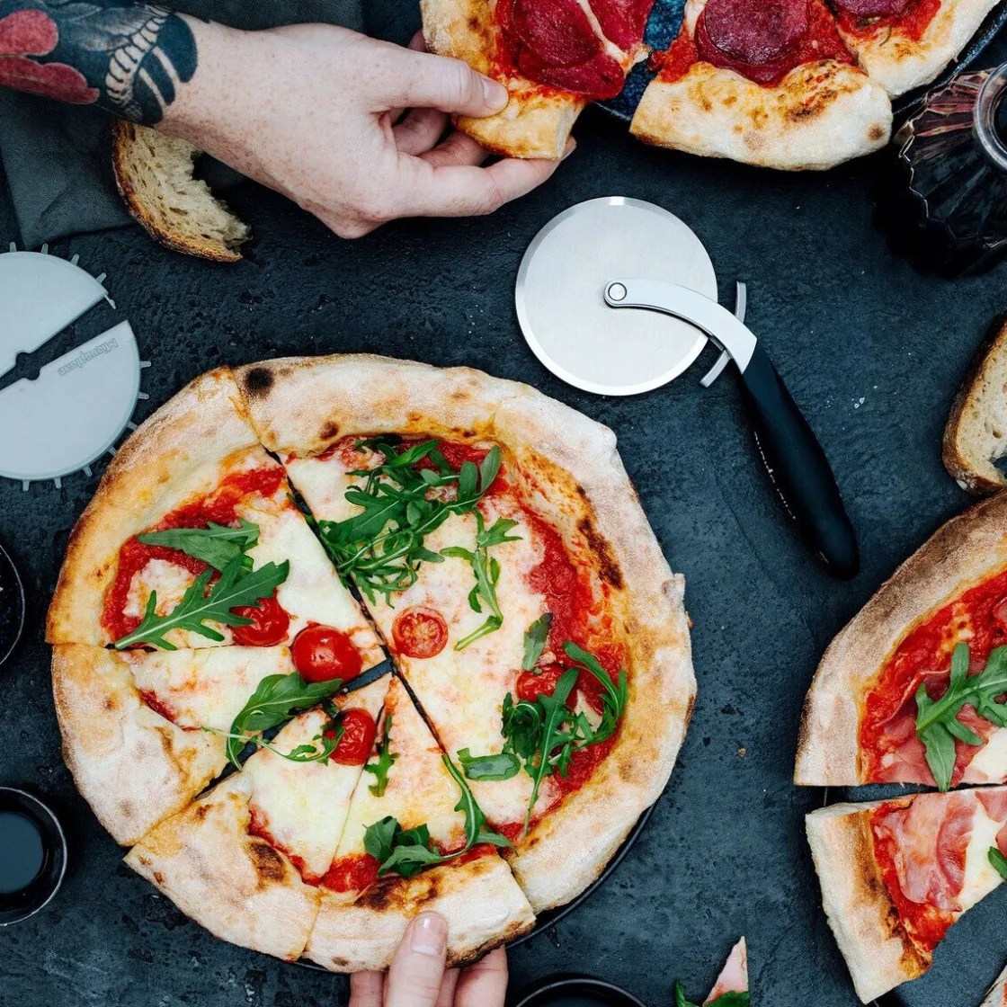 Microplane Pizzaschneider 17 cm Professional schwarz