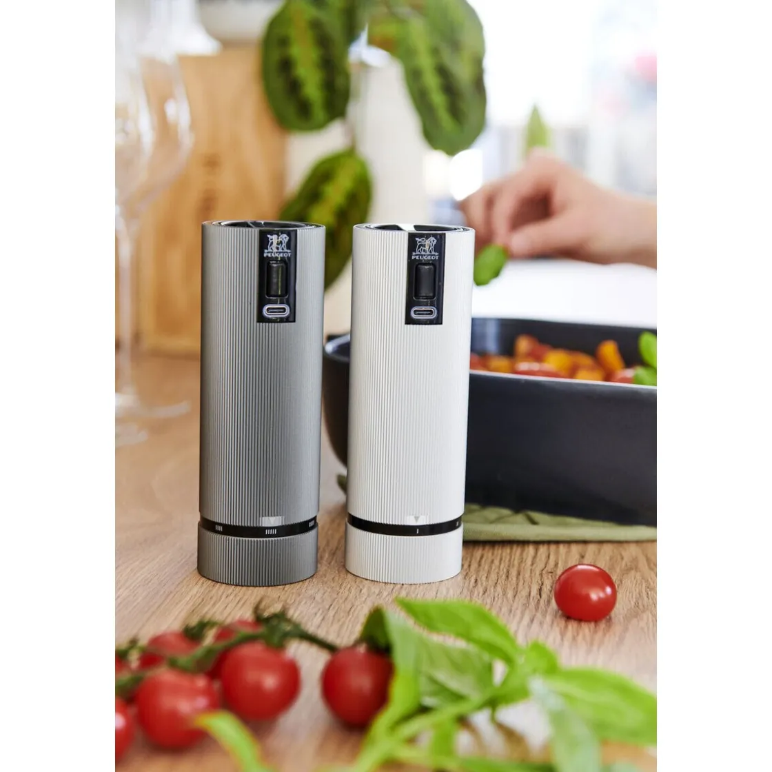 Peugeot Pfeffer- und Salzmühle 15 cm Line Elektrisch Duo u‘Select carbon/alu