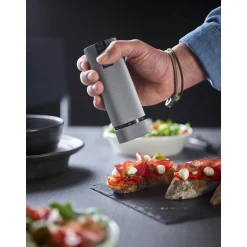 Bestseller<Peugeot Pfeffer- und Salzmühle 15 cm Line Elektrisch Duo u‘Select carbon/alu