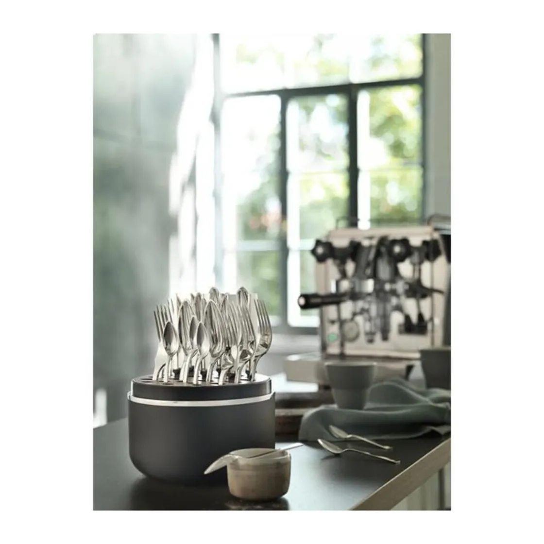 Versilbertes Besteck|Echtsilber Besteck<Robbe & Berking The Box - Riva 150 g versilbert inkl. 24-tlg Besteckset Frozen Black