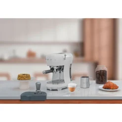 Kochwelt Entdecken|Kaffeemaschinen<Smeg Espressomaschine ECF02WHEU 50’s Style weiß