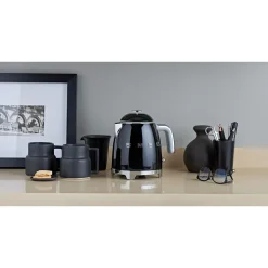 Smeg Mini-Wasserkocher 0,8 l 1400 W 50’s Style schwarz