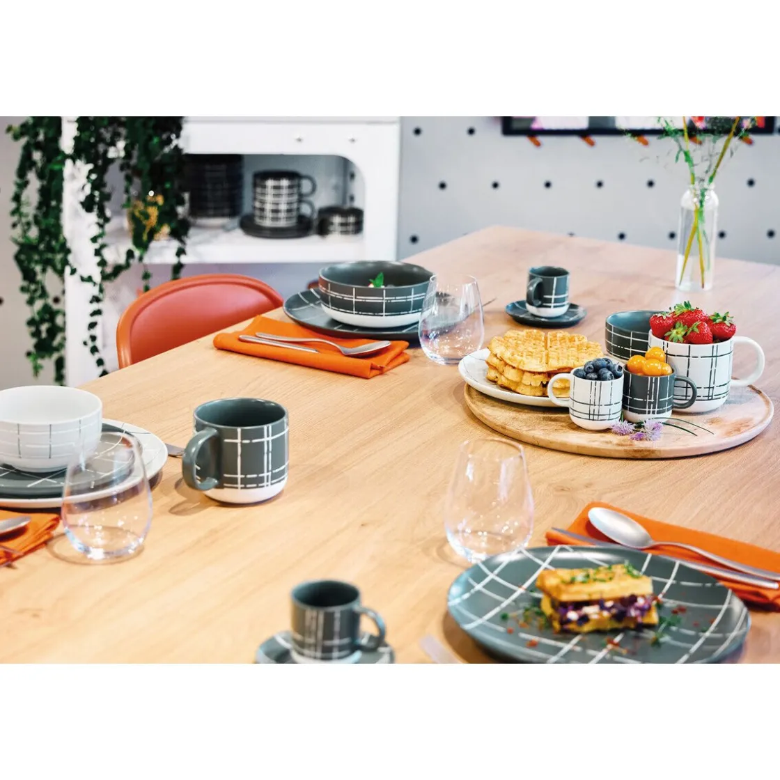 Thomas Teller tief 23 cm Fun Karo dark